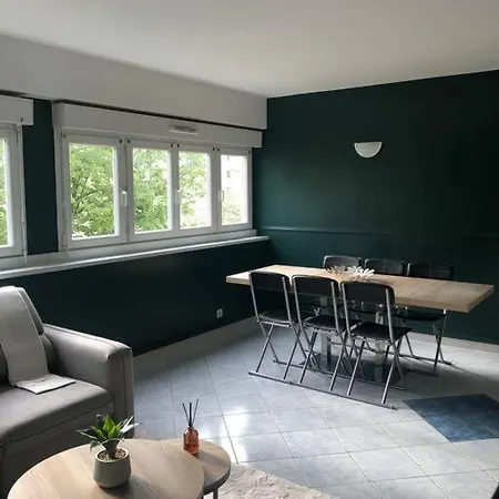 - Sur Seine Apartment *